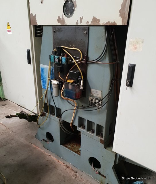 Vertikální obráběcí centrum VMC 1260 E CNC (Vertical Machining Center VMC 1260 E (10).jpg)